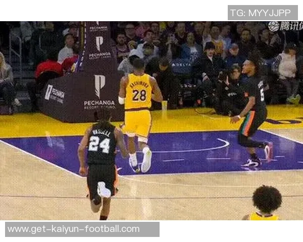 卡斯尔谈与湖人争夺季后赛席位不在意排名情况与对手动态